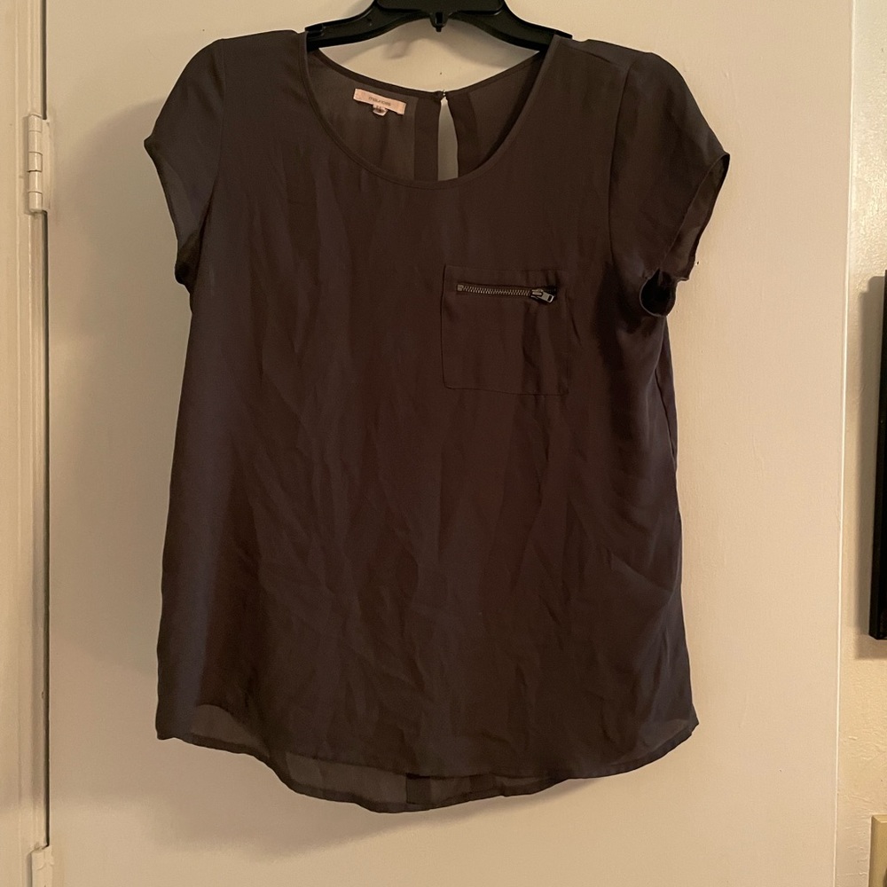 Maurice’s shirt size small